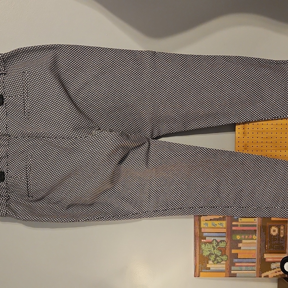 Liz Claiborne Career Cropped Pant. Size 16. - Picture 5 of 6
